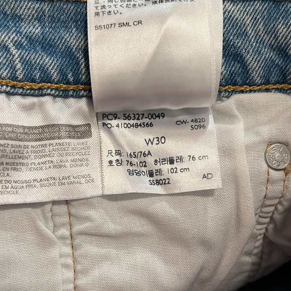 Levi’s Light Denim Shorts - Picture 6 of 7